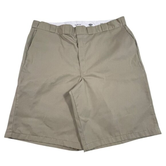 Dickies Khaki Loose Fit Flat Front Work Shorts with Pocket in Right Leg SIZE-46 - Picture 1 of 7